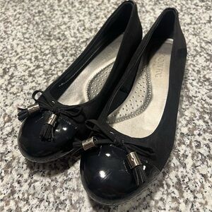 NWOT London Fog Black Suede Cap Toe Slip on Flats Size 8.5